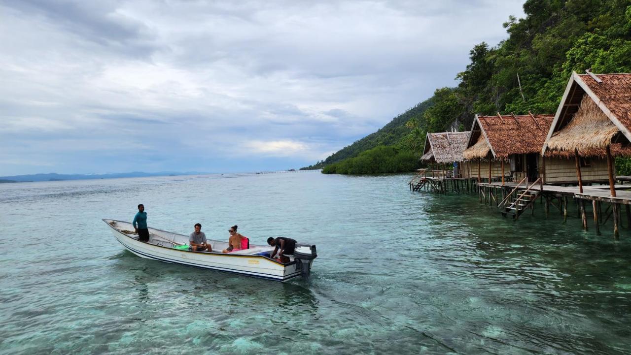 Terimakasih Homestay Pulau Mansuar Eksteriør billede