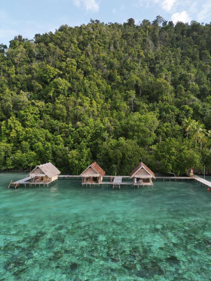 Terimakasih Homestay Pulau Mansuar Eksteriør billede