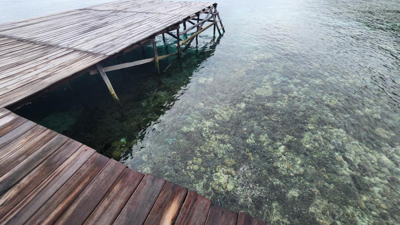 Terimakasih Homestay Pulau Mansuar Eksteriør billede