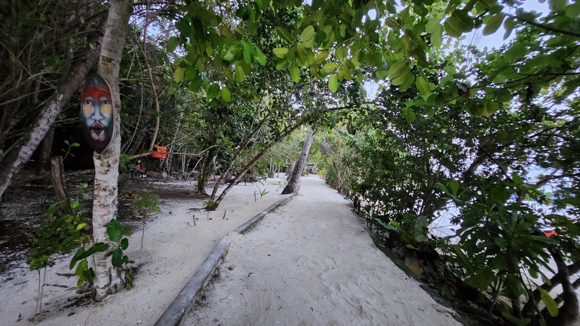 Terimakasih Homestay Pulau Mansuar Eksteriør billede